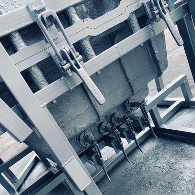 stampaggio rotazionale di alluminio modella la colata del serbatoio di combustibile del NPT con la struttura d'acciaio dei tubi 40x40
