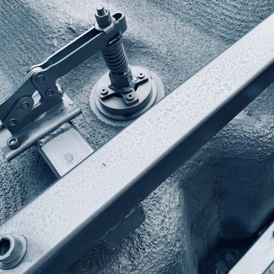 stampaggio rotazionale di alluminio modella la colata del serbatoio di combustibile del NPT con la struttura d'acciaio dei tubi 40x40