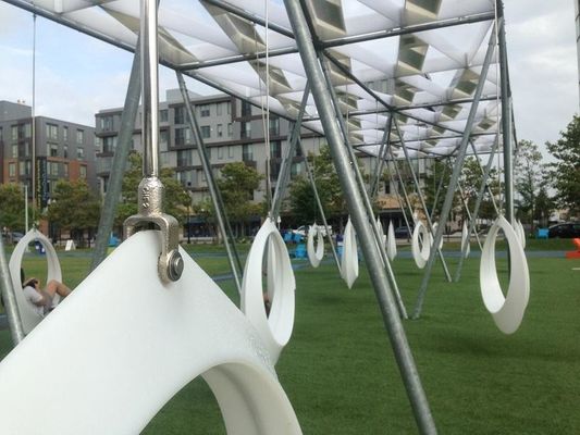 Il modanatura rotazionale di plastica dell'anti ruggine per il colore bianco mette gli anelli a sedere con più leggero dentro