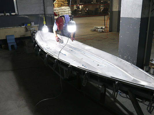 5,1 metri di resistenza agli acidi della muffa del kayak di plastica con superficie opaca e a specchio