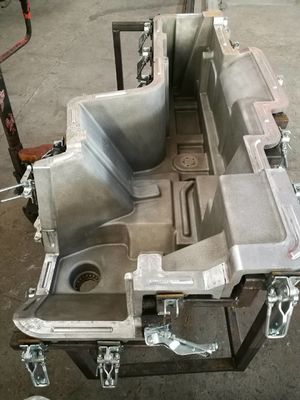 I produttori/ricambi auto del modanatura rotazionale del ODM dell'OEM modellano la progettazione su misura