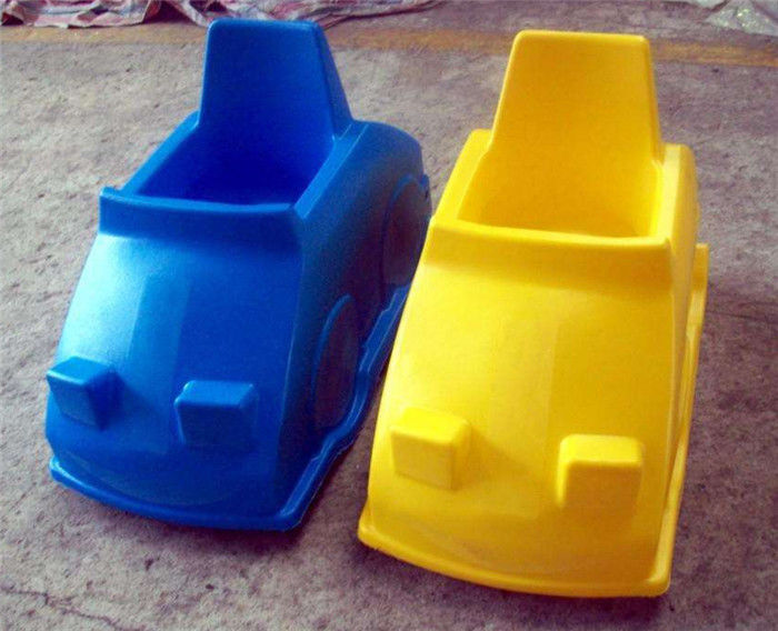 Muffa di plastica rotazionale su ordinazione dell'automobile dell'HDPE MDPE del gioco da bambini di modellatura di LLDPE con resistente UV colorato abitudine